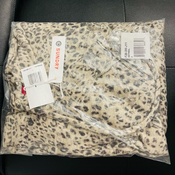 NWT✨anthropologie Sundry Leopard Cozy Hoodie - Picture 12 of 12